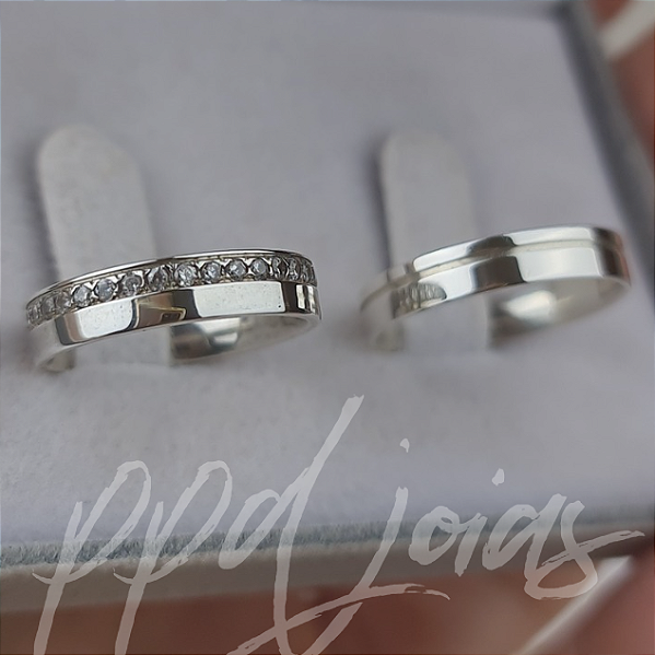 Par de Alianças Vivar Cravejada (4mm) - Prata 950