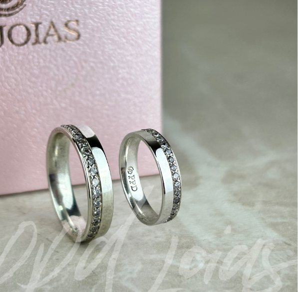 Par de Aliança Vivar Cravejada (4mm) - PRATA 950