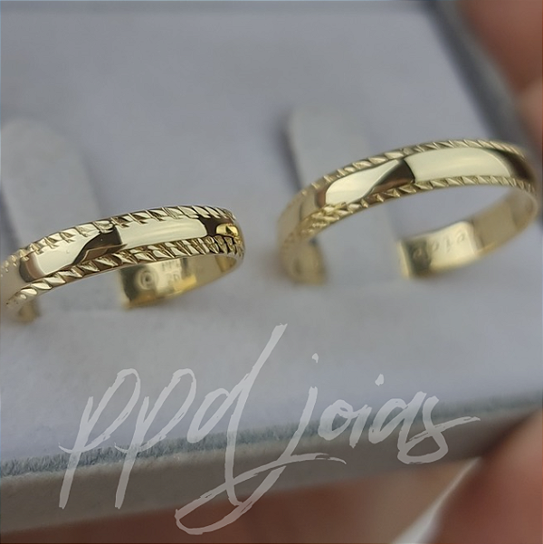 Par de Aliança Tradicional Plus (4mm) - Ouro 18k