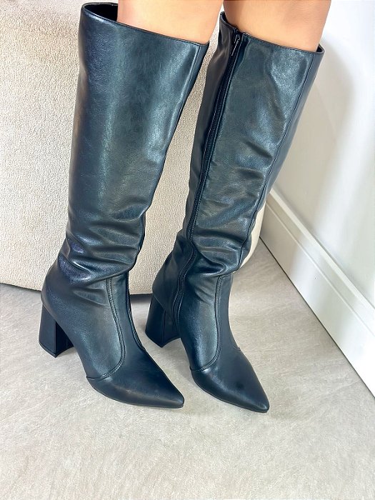 Bota cano alto preta de bico fino e salto bloco 78/26