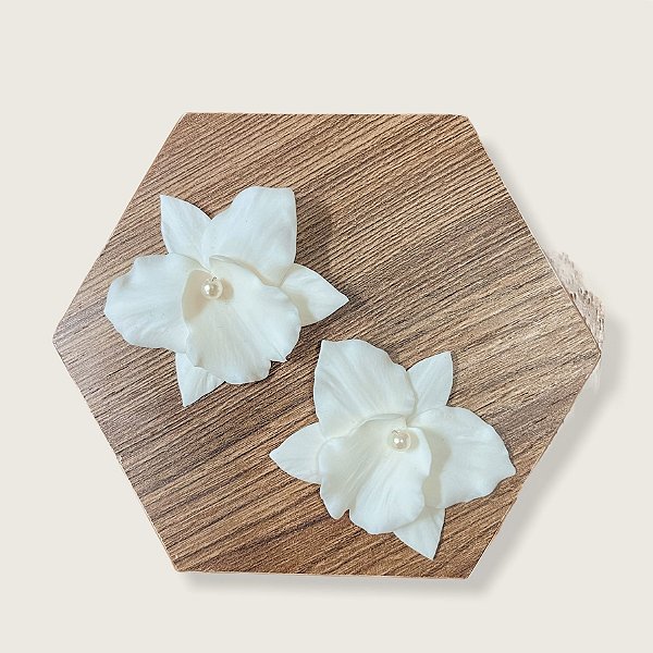 Duo de presilhas de orquídeas pequenas em porcelana