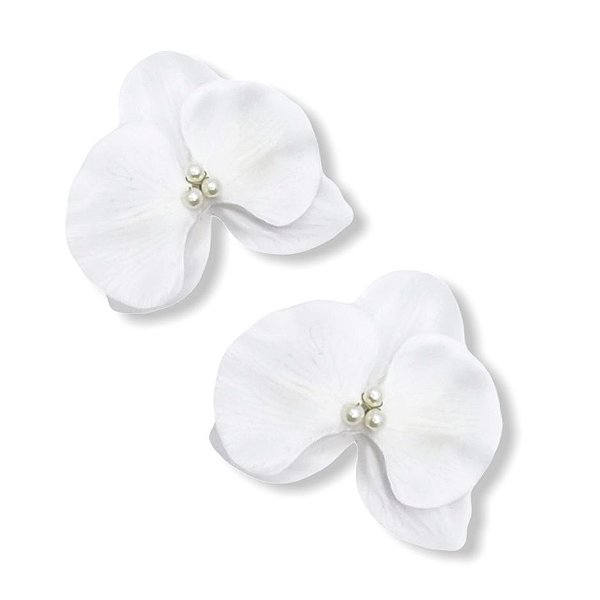 Kit com duas presilhas de orquídeas pequenas brancas com 3 pérolas no miolo  - Onda de Flor