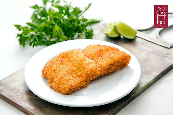 FILÉ DE PEIXE À MILANESA