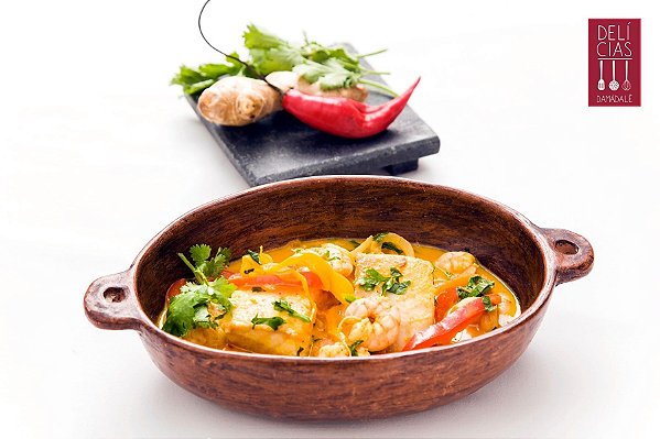 MOQUECA DE PEIXE COM CAMARÃO