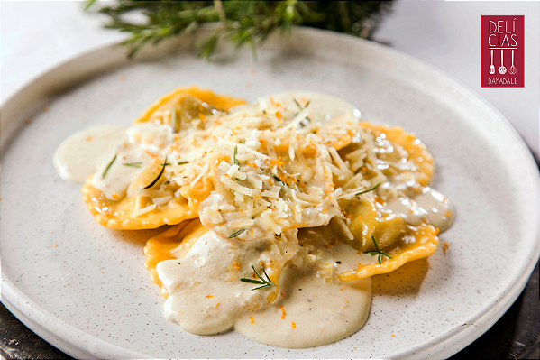 RAVIOLI DE CARNE ASSADA COM MOLHO DE LARANJA