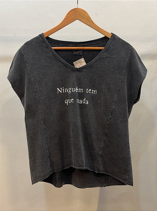 Blusa Feminina Silk Ninguém Tem que Nada Preto Marmo