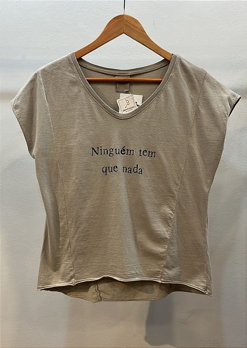 Blusa Feminina Silk Ninguém Tem que Nada Areia