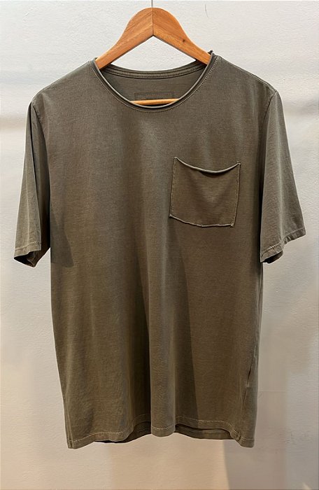 T-Shirt Masculina Bolso Oliva