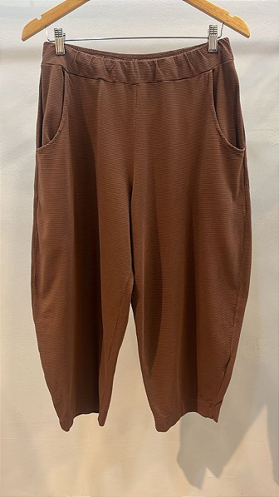 Calça Relevo Marrom