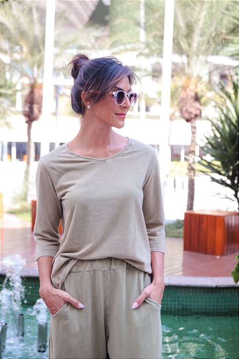 Blusa Relevo 3/4 Oliva