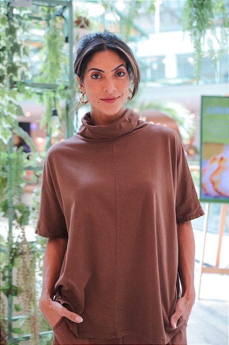 Blusa Zibo Gola Alta Marrom