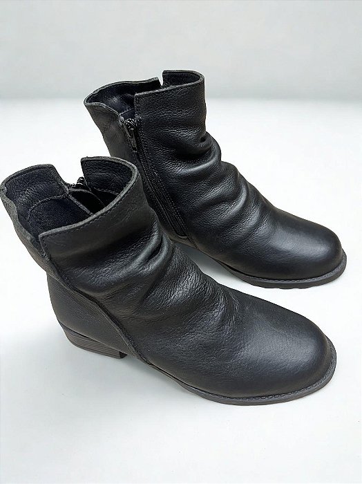 Bota de Couro Graxo Preta