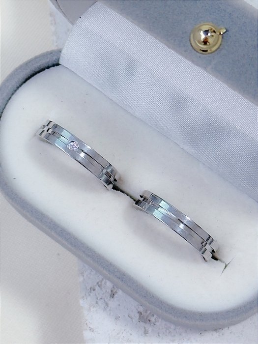 Par de Aliança Friso com Pedra - Aço Inox