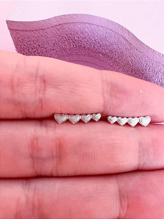 Brinco Ear Cuff mini corações - Folheado a prata