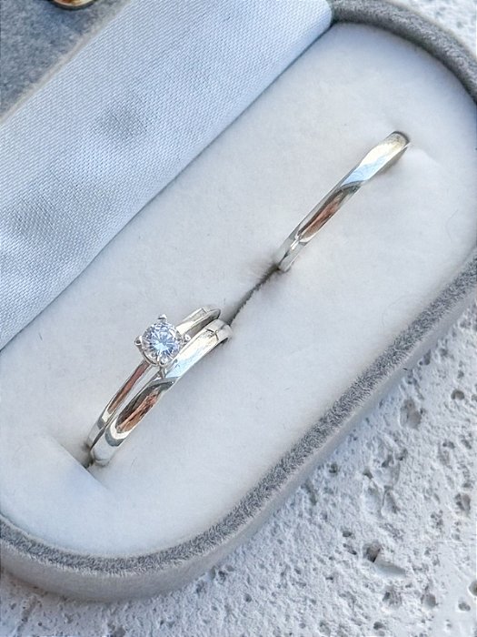 Par de Aliança Julieta 2mm + Solitário Encanto cristal - Prata 950