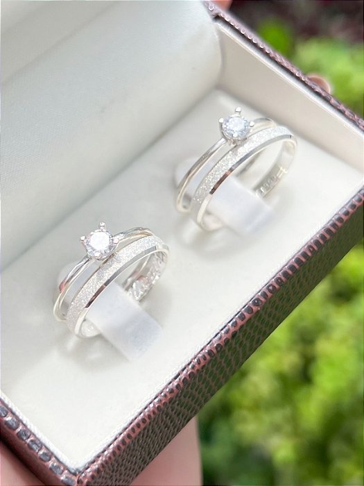 Par de Aliança Diamantada + Solitários - Prata 950