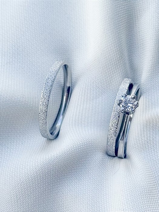 Par de Aliança diamantada 2mm + solitário - Aço Inox