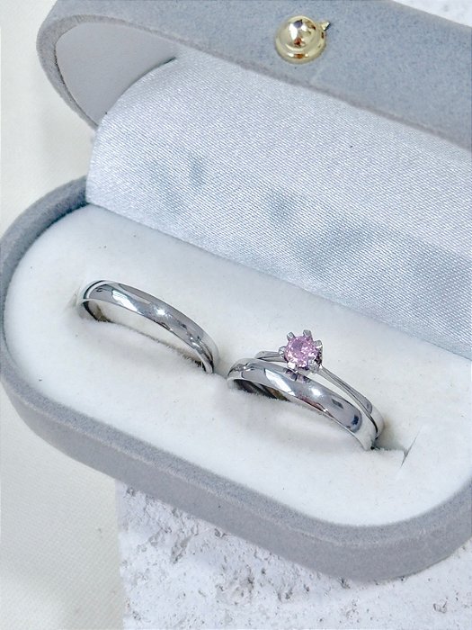 Par de Alianças Julieta 3mm + Solitário Rosa - Aço Inox