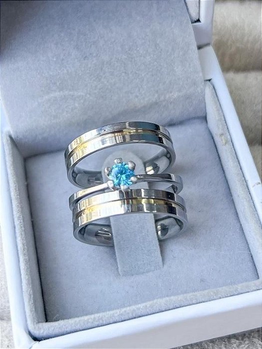 Par de Aliança fio de ouro + Solitário Azul - Aço Inox