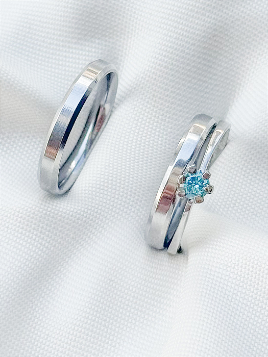 Par de Aliança Chanfrada + Solitário azul - Aço Inox