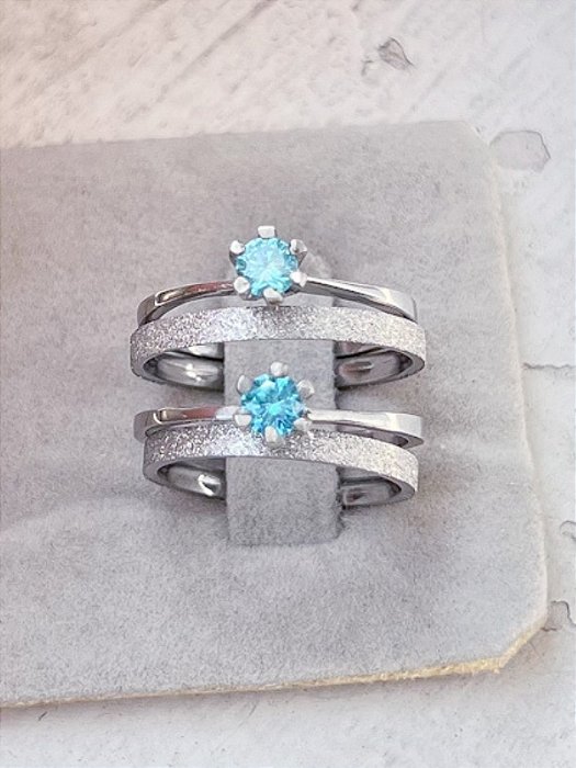 Par de Aliança diamantada 2mm + Solitários Azuis - Aço Inox
