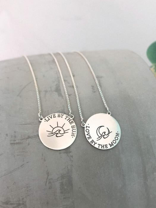 Escapulário Love by the sun; Love by the moon - Prata 925