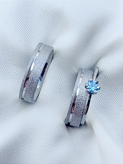 Par de aliança Delicate 5mm + Solitário Azul - Aço Inox
