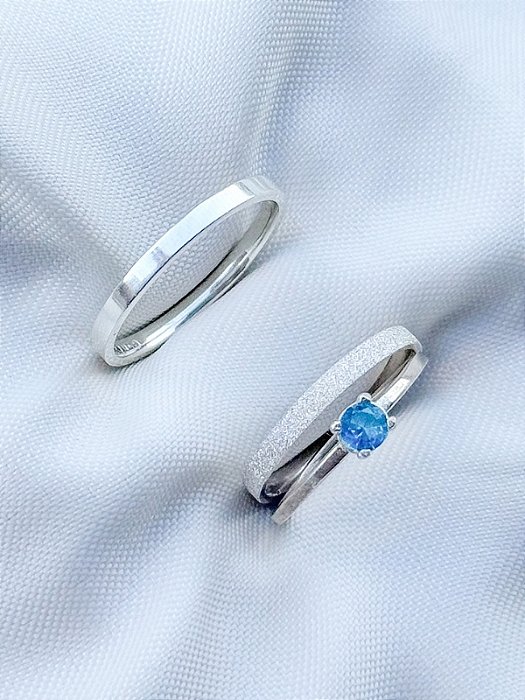 Par de Aliança Snow White 2mm + Solitário Azul - Prata 950