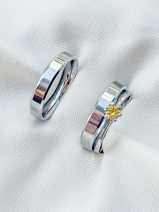 Par de Aliança Chanfrada 4mm + Solitário Amarelo- Aço Inox