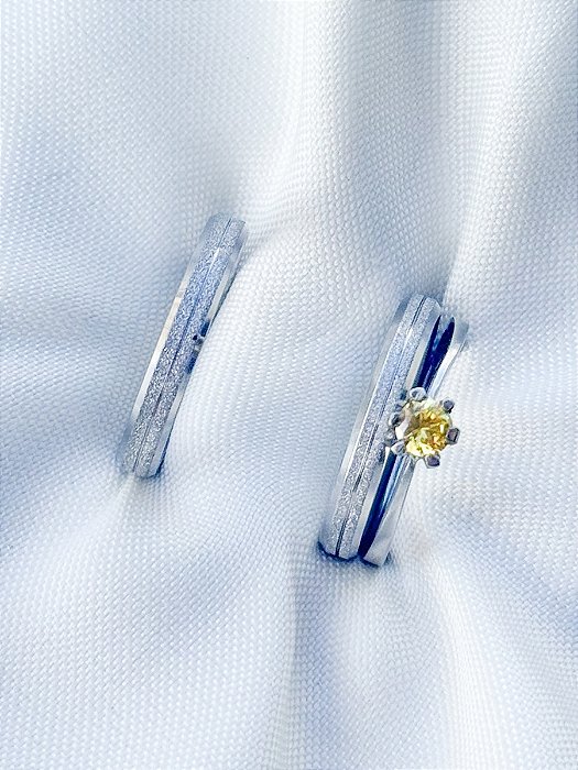 Par de Aliança Joy 3mm + Solitário Amarelo - Aço Inox