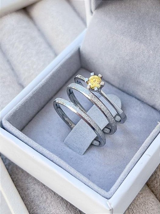 Par de aliança diamantada lover 2mm + Solitário Amarelo - Aço Inox