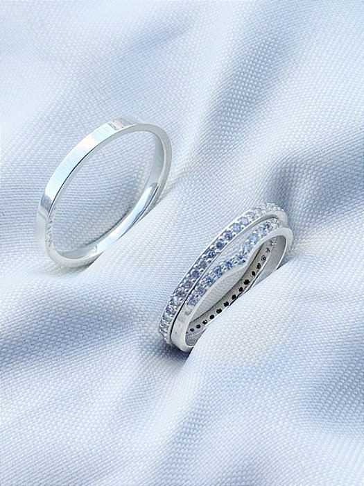 Par de aliança Polônia com pedra + Solitário cravejado em V - Prata 950