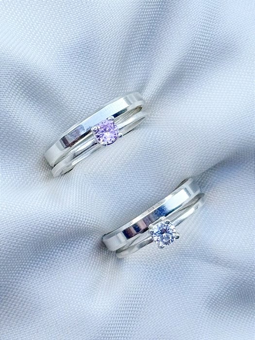 Par de Aliança Chanfrada + Solitário rosa e cristal - Prata 950