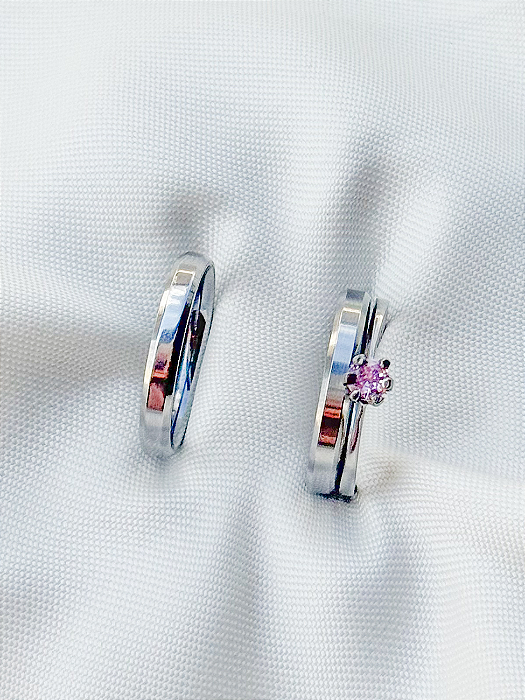 Par de Aliança Chanfrada + Solitário Rosa - Aço Inox