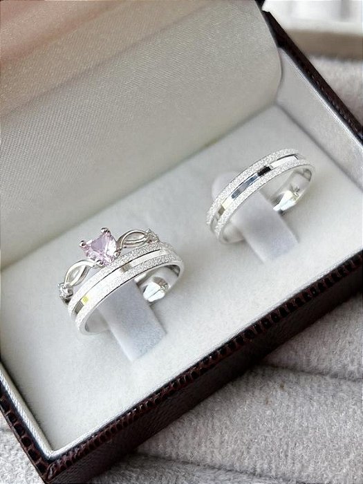 Par de Aliança Shine com friso 4mm + Solitário Love Rosa - Prata 950