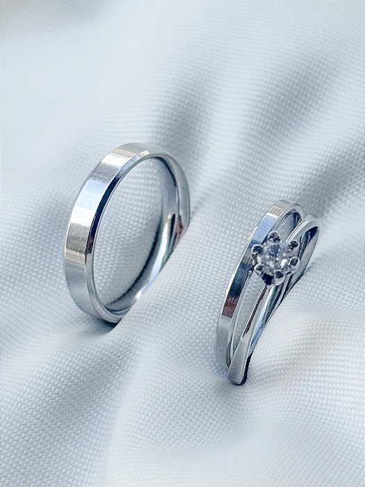 Par de Aliança e Chanfrada 4mm + 2mm + Solitário Cristal - Aço Inox