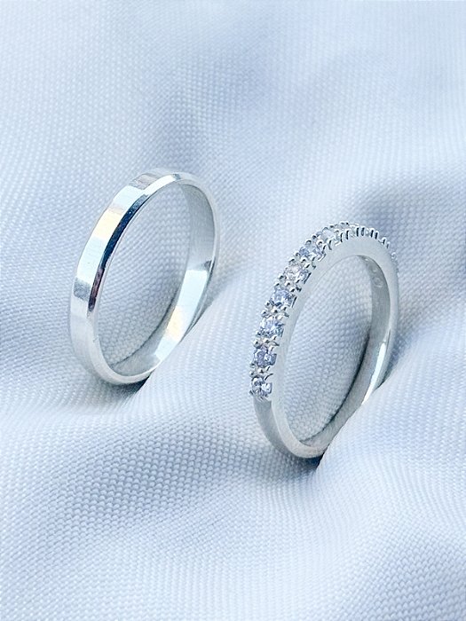 Par de aliança Nobre Chanfrada com pedra - Prata 950