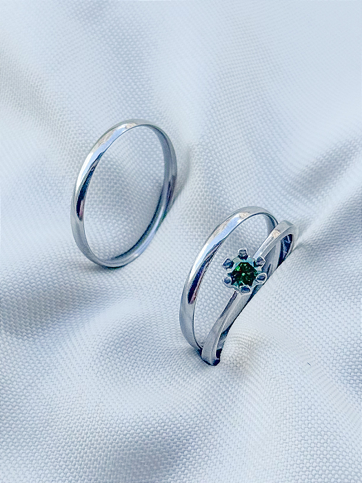 Par de Alianças Julieta 2mm + Solitário Verde - Aço inox