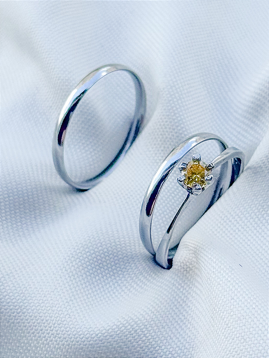 Par de Alianças Julieta 2mm + Solitário Amarelo - Aço inox