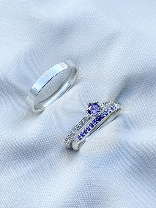 Par de alianças Polônia com pedra roxa + Solitário Romantic roxo - Prata 950