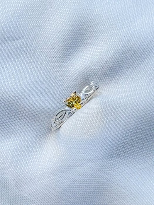 Anel Solitário Love Amarelo - Prata 950