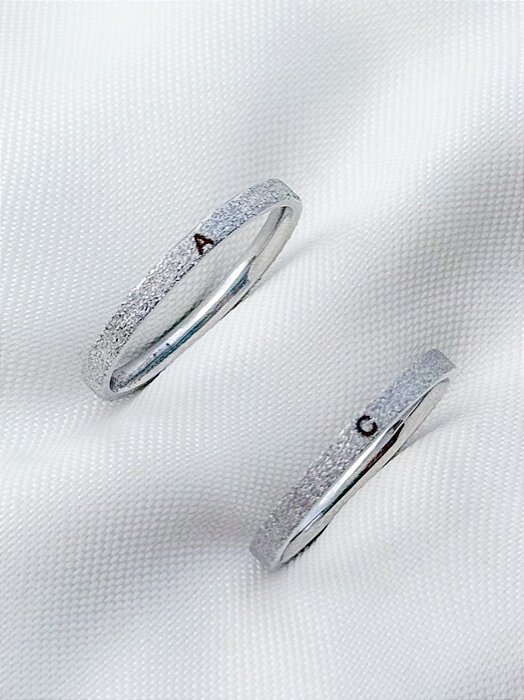 Par de Aliança diamantada 2mm Reta com Inicial - Aço Inox