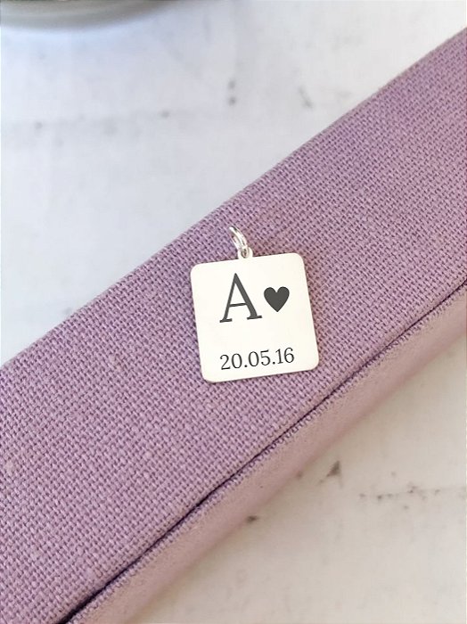 Colar plaquinha quadrada inicial + data - Prata 925