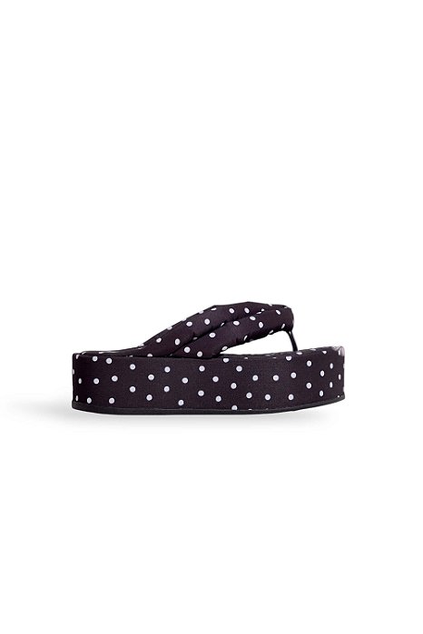 PRÉ VENDA | SAKURA - CHINELO FLATFORM POÁ TIRAS PUFFER PRETO E BRANCO
