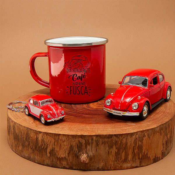 Kit Caneca Esmaltada Vermelho - Chaveiro e Miniatura de Fusca - Que nunca falte café