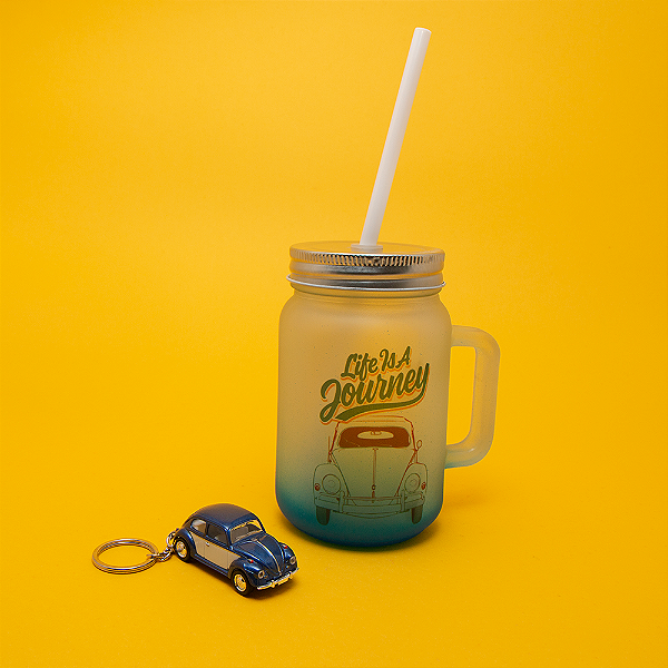 Kit Caneca Mason Jar de Vidro Jateada azul e chaveiro fusca