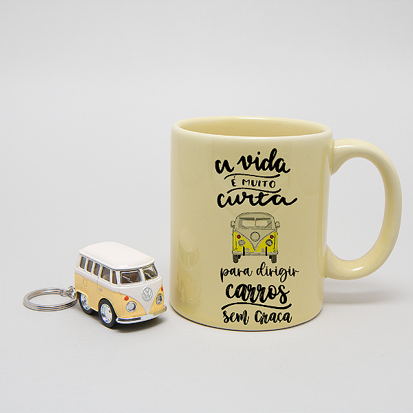 Kit Caneca e Chaveiro kombi - A Vida é curta para dirigir carros sem graça