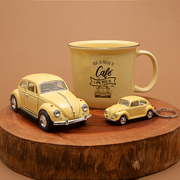 Kit Caneca Amarela - Chaveiro e Miniatura de Fusca - Hoje só preciso de café