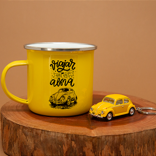 Caneca esmaltada e chaveiro fusca