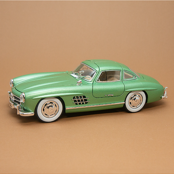 Mercedes Benz 300SL 1:24 – Miniatura Clássica e Colecionável